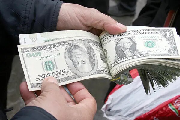 آخرین قیمت دلار، یورو و درهم در بازار ارز تجاری؛ دلار توافقی چند شد؟ دلار