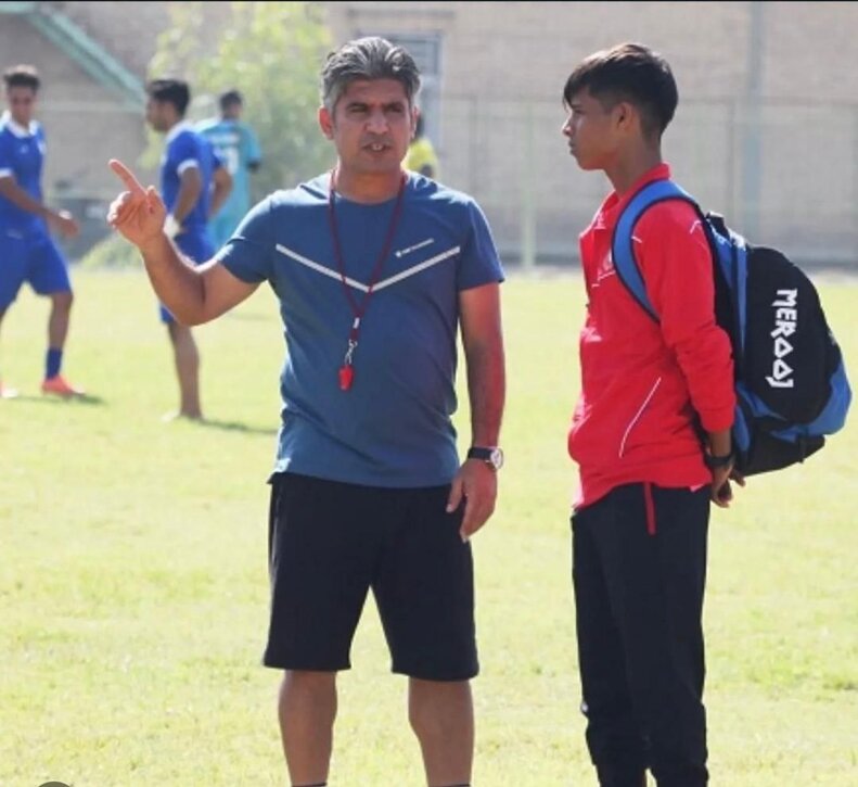 تصویری از مهدی قائدی زمانی که شاگرد مکانیک بود