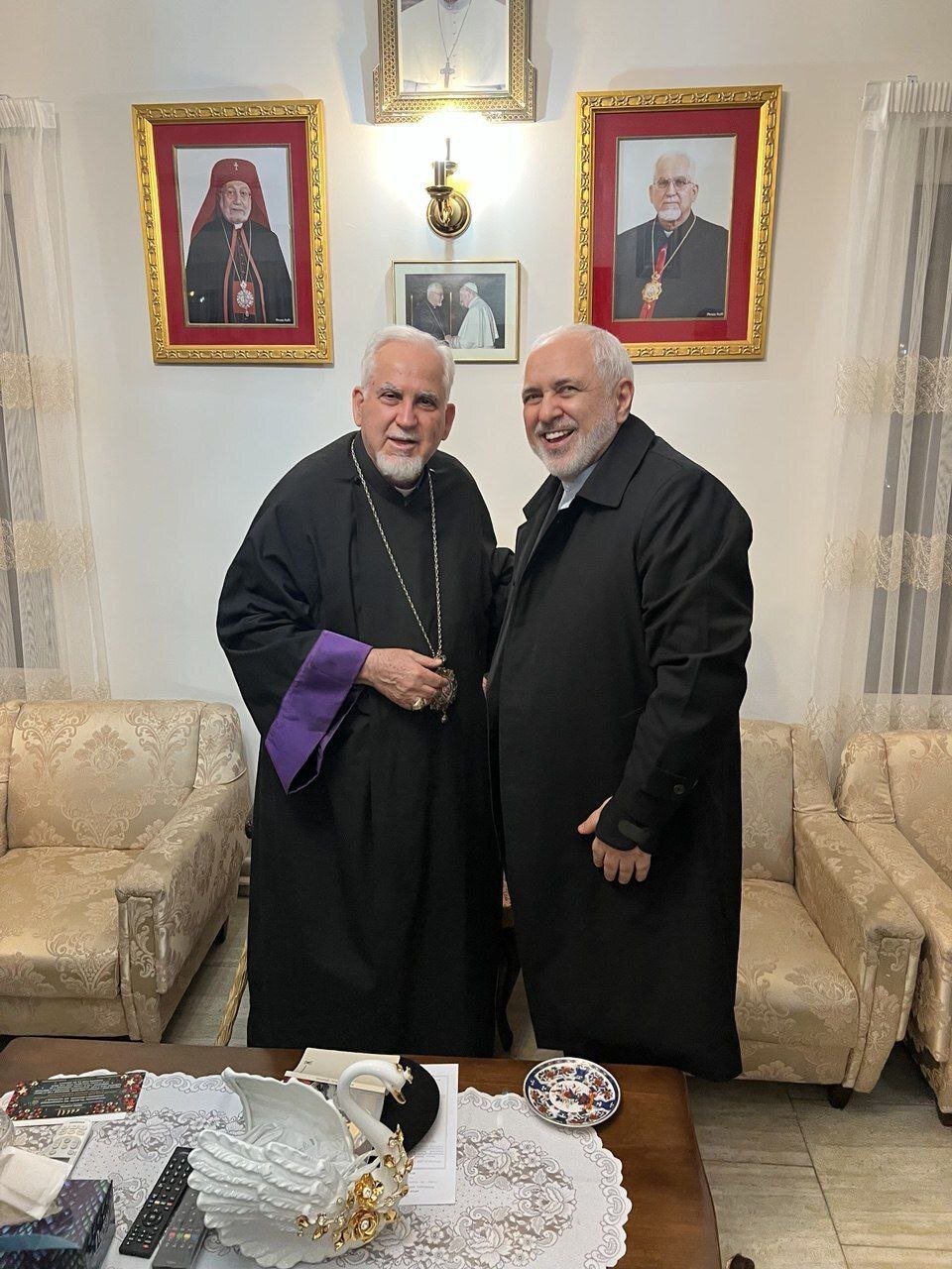 ظریف در کلیسا | تصاویر