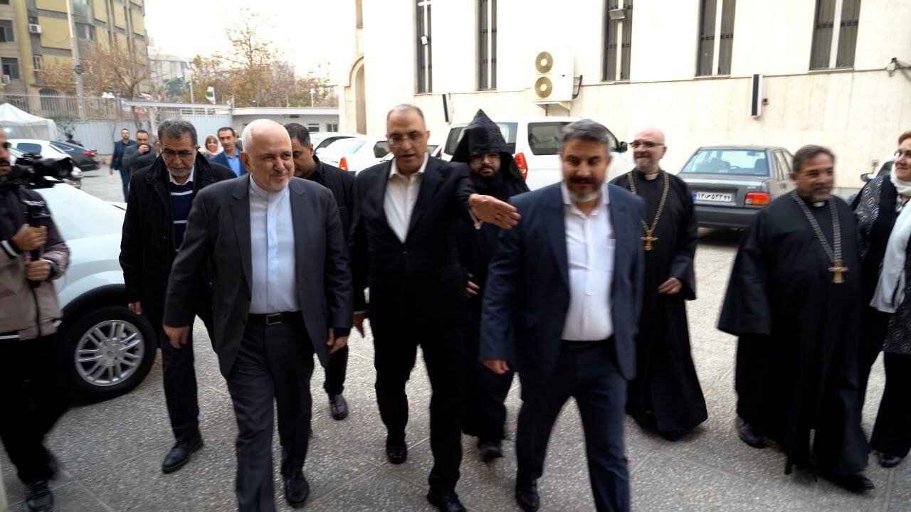 ظریف در کلیسا | تصاویر