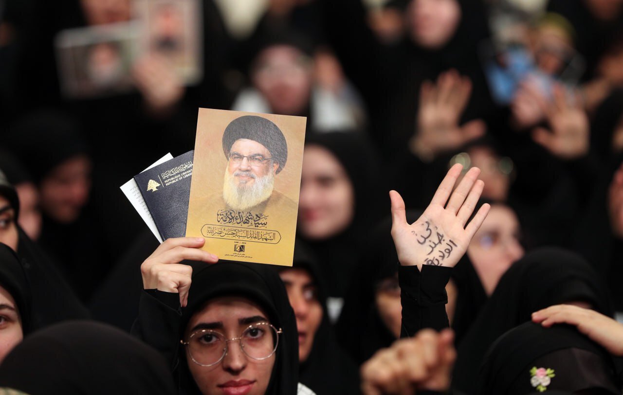 پیام متفاوت بانوان در دیدار امروز با رهبری + تصاویر