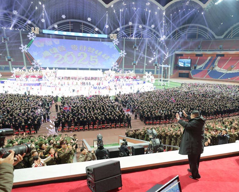 خبرساز شدن دختر رهبر کرهشمالی در جریان یک مراسم + تصاویر