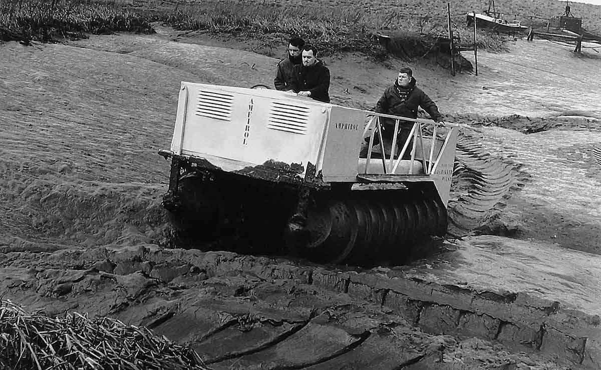 این کامیون به جای چرخ از پیچ استفاده میکند | عکس