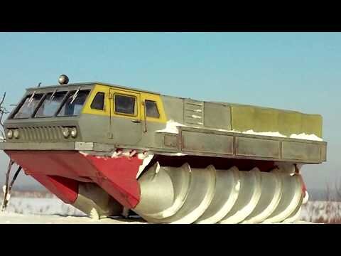 این کامیون به جای چرخ از پیچ استفاده میکند | عکس