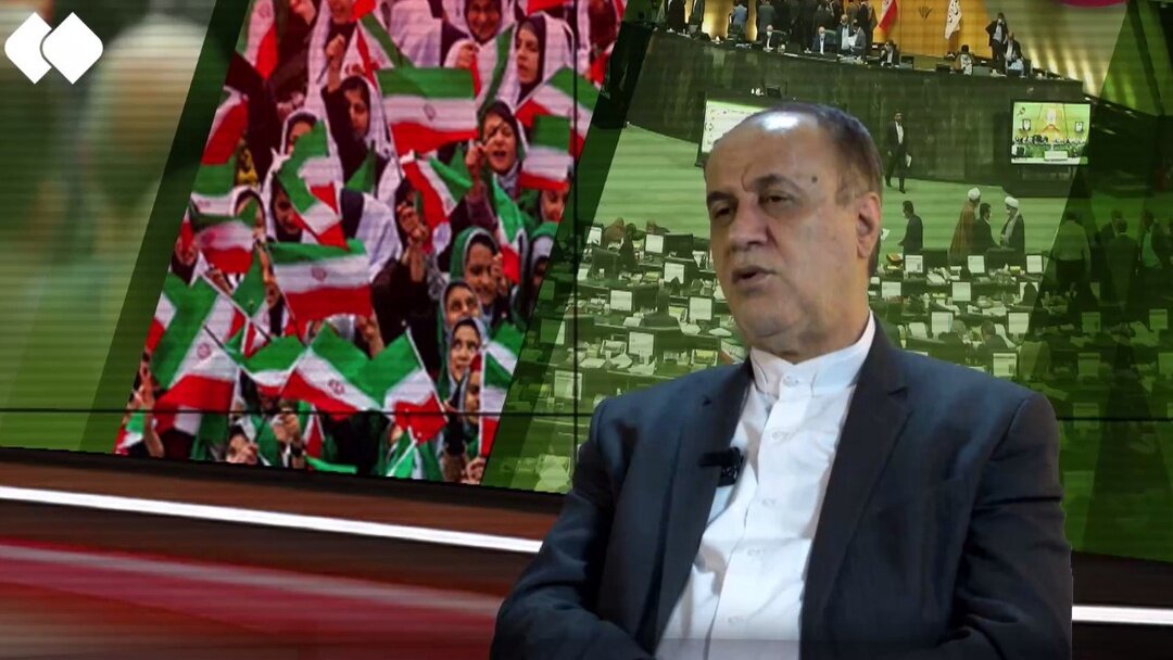 ناگفتههایی از معروفترین سخنرانی سردار سلیمانی؛ آقای ترامپ قمارباز...| مانده بودند که دست بزنند یا صلوات بفرستند | چرا به من میگویی شهید سلیمانی؟