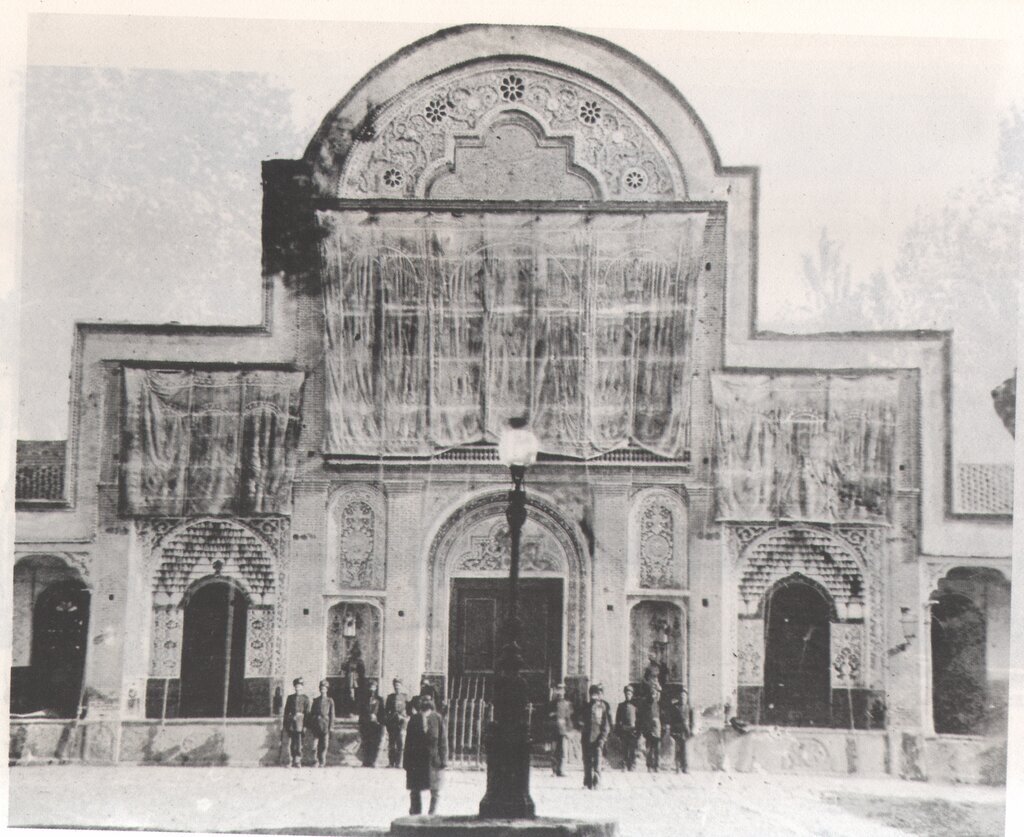 باب همایون را در عهد ناصری ببینید