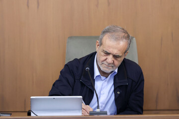 پیام احساسی پزشکیان به زنان ایران؛ یاد مادر و همسرم همیشه با من است....