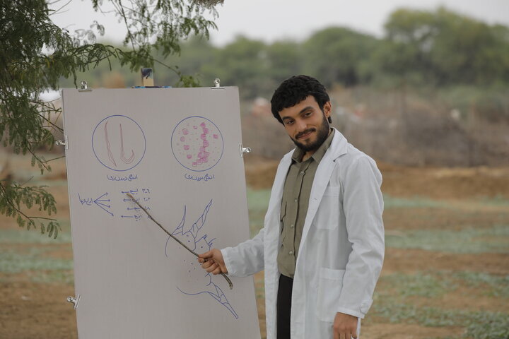 پسر مالک در زخم کاری را در لباس رزمندهها ببینید