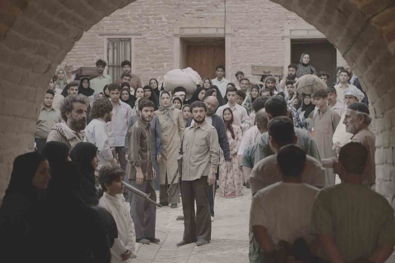 پسر مالک در زخم کاری را در لباس رزمندهها ببینید