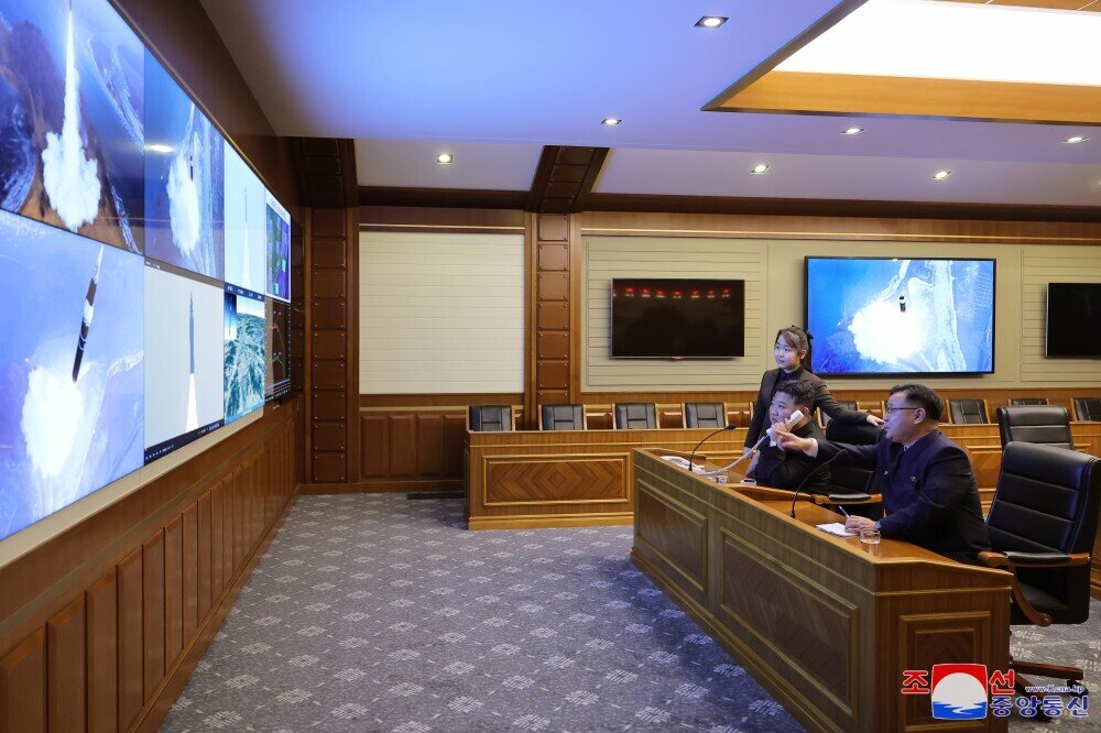 رونمایی از موشک جدید مافوق صوت کره شمالی | تصاویر