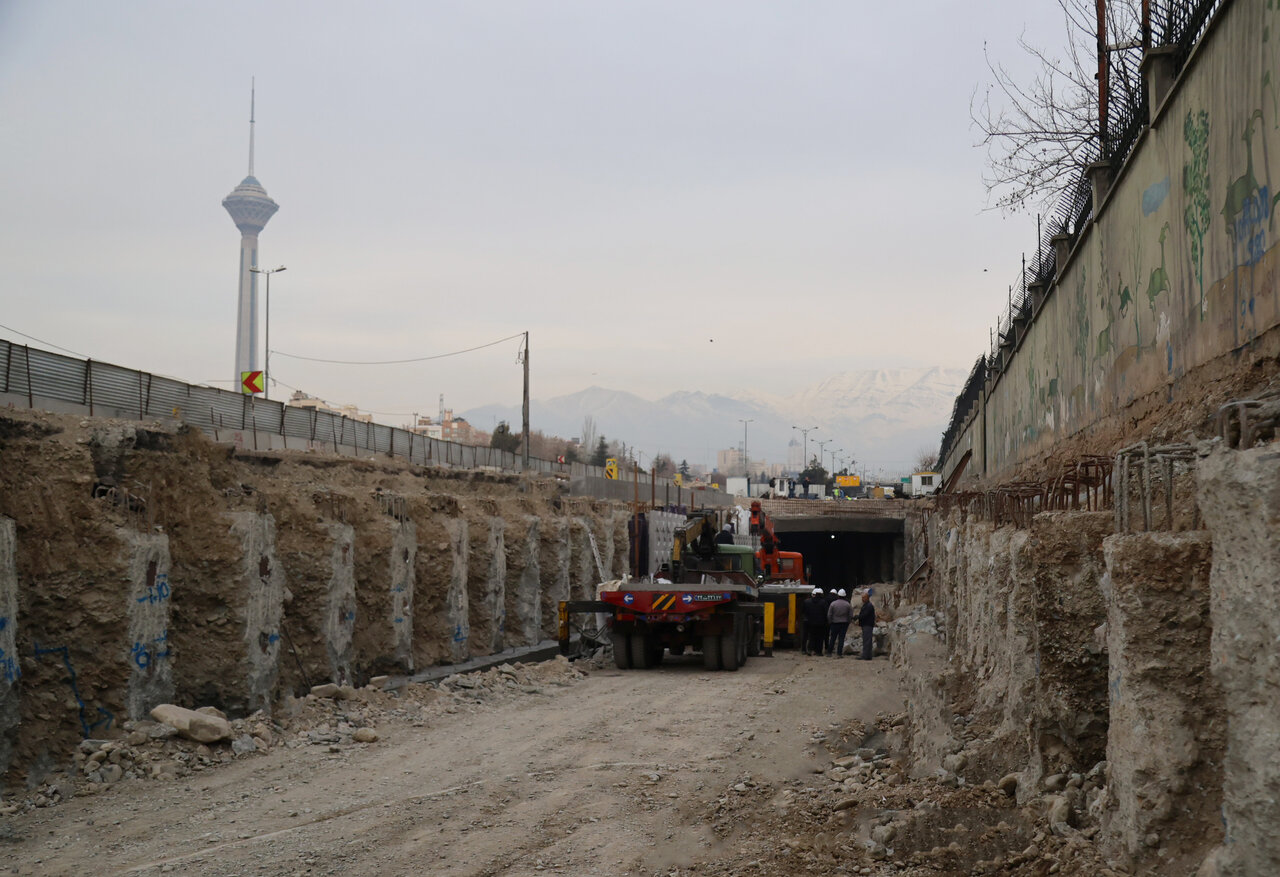 بازدید از پروژه های عمرانی در روز بارانی| زیرگذر بوستان گفتگو تا پایان سال افتتاح می شود
