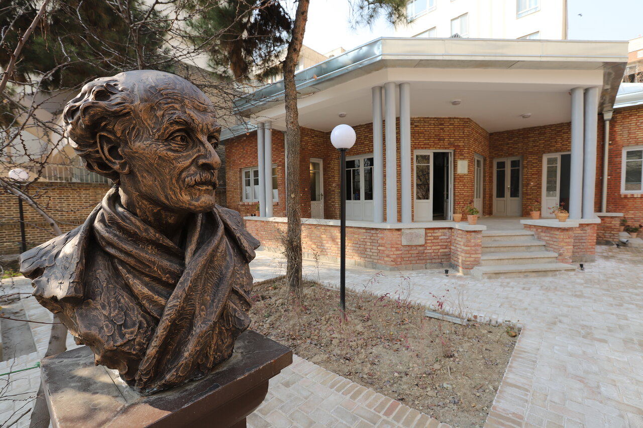 نیما و جلال در کدام محله تهران قدم میزدند؟