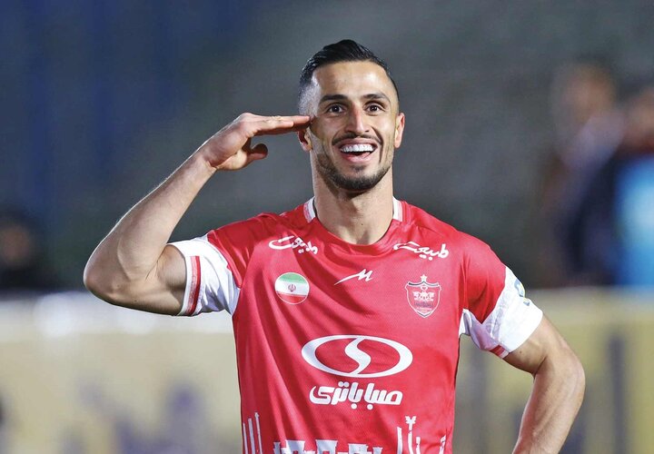 آقای گل پرسپولیس اول بگیر بعد تقدیم کن!