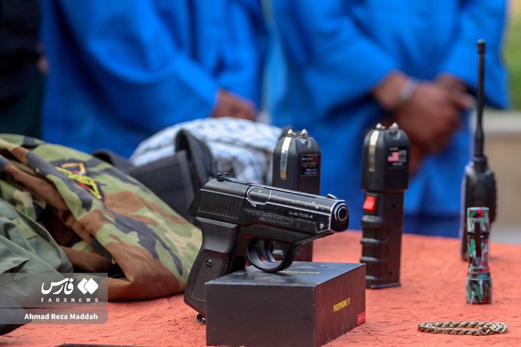 خالکوبی های عجیب و غریب بر روی بدن سارقین حرفهای | کشف اسلحه های جنگی از سارقین | تصاویر