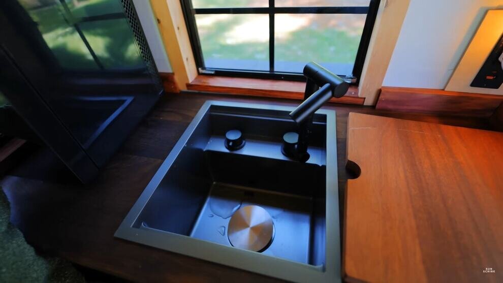 تصاویر داخل کوچکترین خانه جهان ؛ حاضرید اینجا زندگی کنید؟ تصاویر داخل کوچکترین خانه جهان ؛ حاضرید اینجا زندگی کنید؟