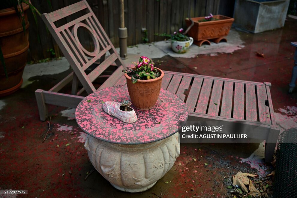 صورتی و قرمز شدن بخشی از لس آنجلس در پی خاموش کردن آتش | تصاویر