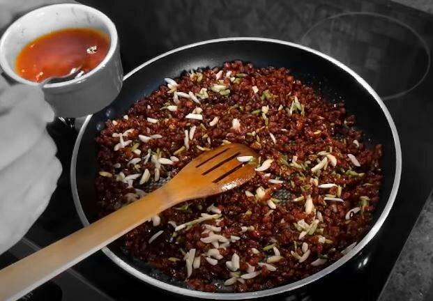 روش تهیه ته چین مرغ برای ۶ نفر | فوت و فن خوشعطر و خوشمزه شدن ته چین مرغ ؛ ادویه مرغ را چه موقع به غذا اضافه کنیم ؟