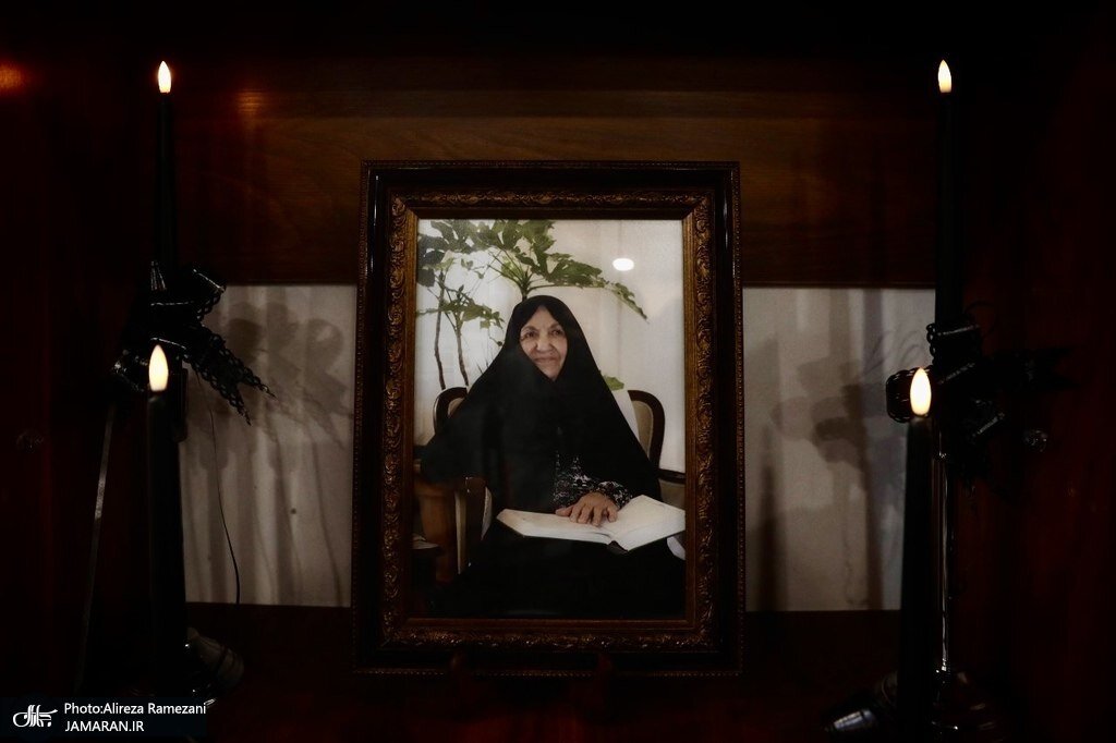 مراسم ختم تنها نماینده زن مجلس خبرگان قانون اساسی با حضور خانواده پزشکیان، زهرا بهروزآذر و معصومه ابتکار | تصاویر