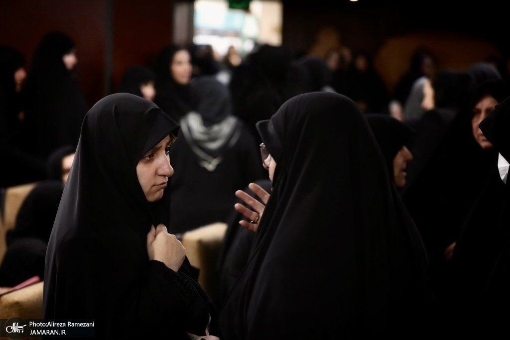 مراسم ختم تنها نماینده زن مجلس خبرگان قانون اساسی با حضور خانواده پزشکیان، زهرا بهروزآذر و معصومه ابتکار | تصاویر