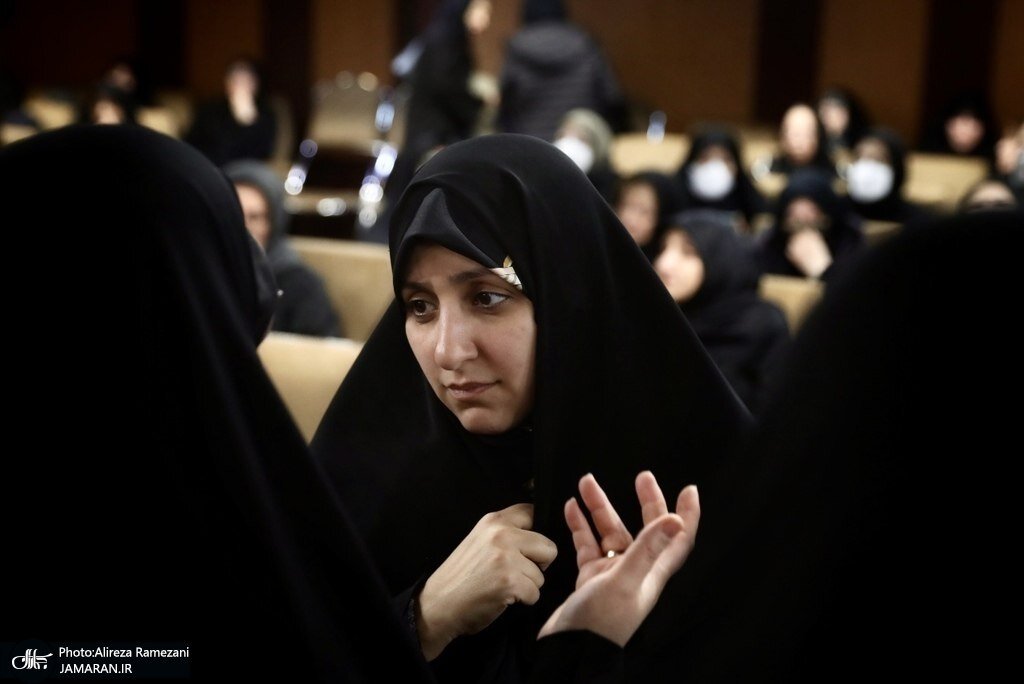 مراسم ختم تنها نماینده زن مجلس خبرگان قانون اساسی با حضور خانواده پزشکیان، زهرا بهروزآذر و معصومه ابتکار | تصاویر