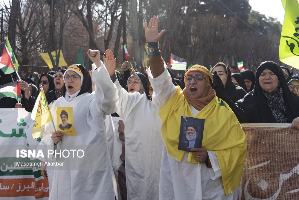زنان کرجی کفن‌پوش شدند | تصاویر