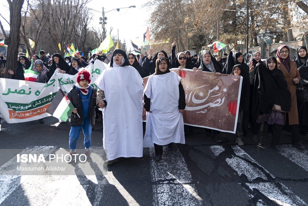 زنان کرجی کفن‌پوش شدند | تصاویر