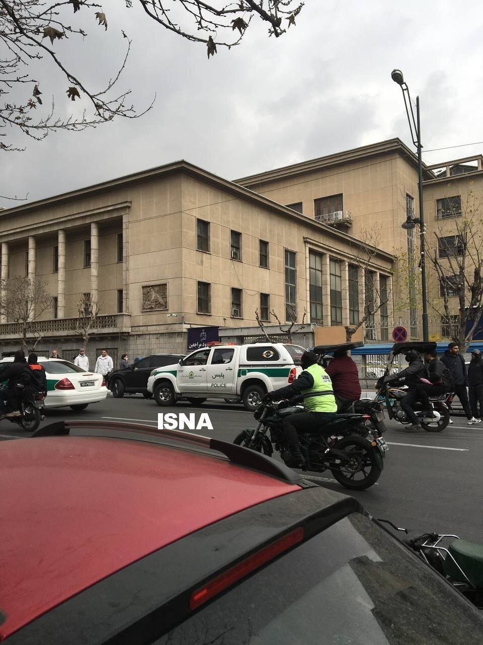 لحظه خروج تیم تشخیص هویت تهران از کاخ دادگستری بعد از ترور + ویدئو