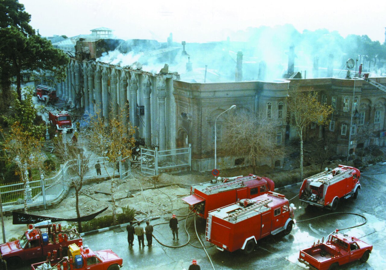 فرشتههای جانسخت تهران | عکس های تاریخی کمتر دیده شده از آتشنشانان تهران