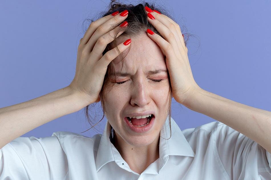 نشانههای حمله میگرن چیست و چگونه میتوان آن را مدیریت کرد؟