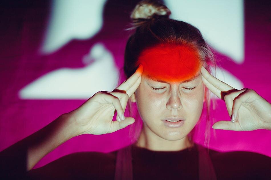 نشانههای حمله میگرن چیست و چگونه میتوان آن را مدیریت کرد؟