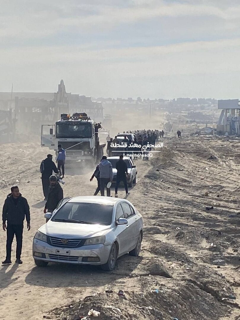 حماس-اسرئیل به وقت آتش بس+ تصاویر | در نخستین ساعات چه گذشت؛ از بازگشت فلسطینی ها و رژه کتائب القسام تا نقض آتش بس و شهادت ۸ فلسطینی