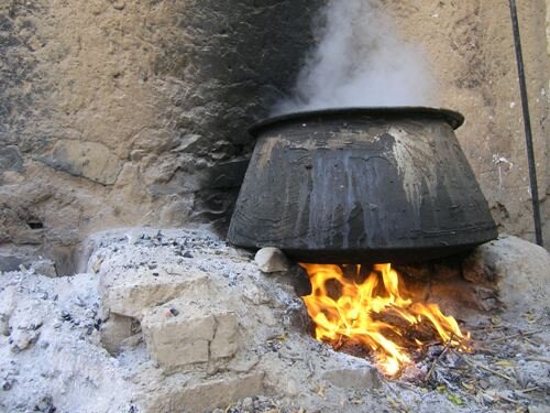 چرا دیگ به دیگ میگه روت سیاه؟! / داستان چوبک و اشنان و روی سیاه دیگ غذا