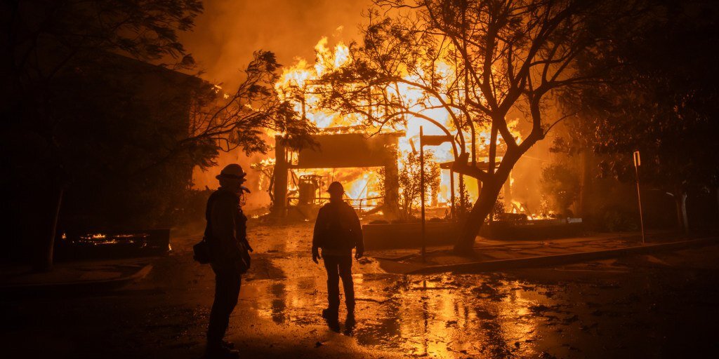 پشت پرده آتشسوزیهای وحشتناک کالیفرنیا | تغییرات اقلیمی یا فاجعهای انسانی؟