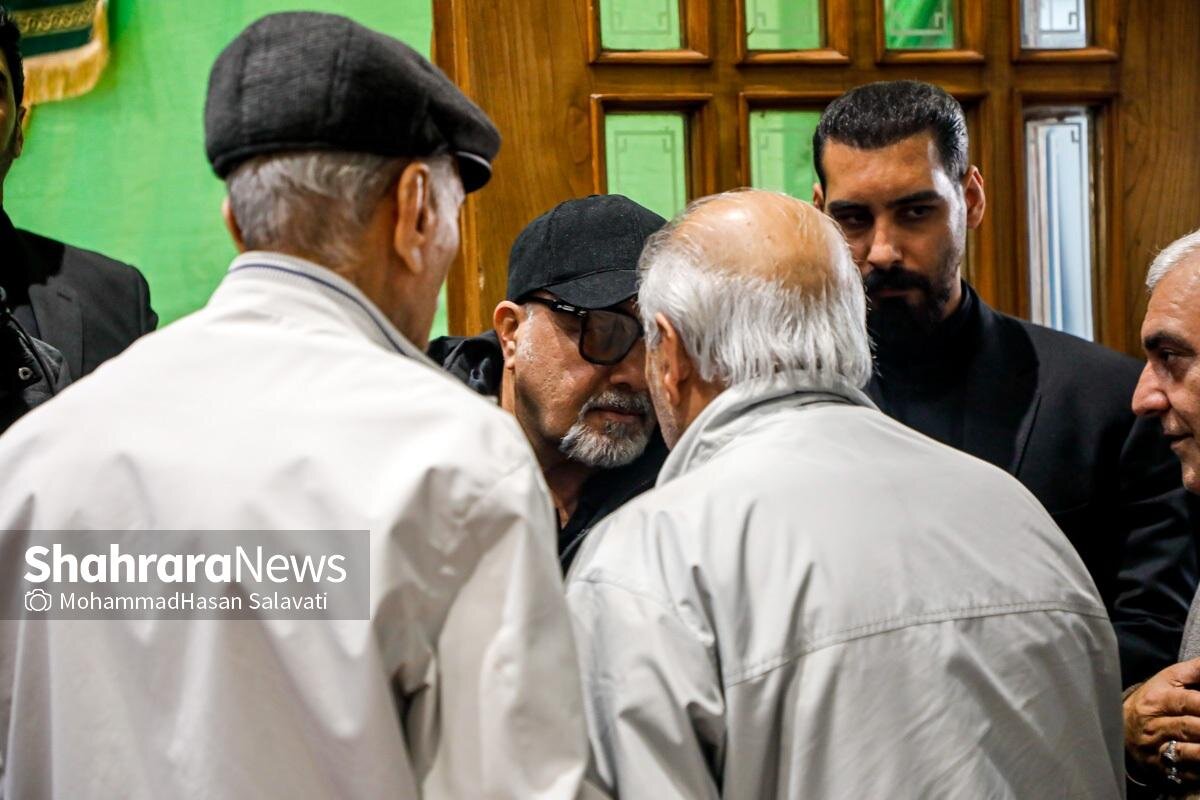 رضا عطاران در مراسم ختم پدرش در مشهد | ببینید