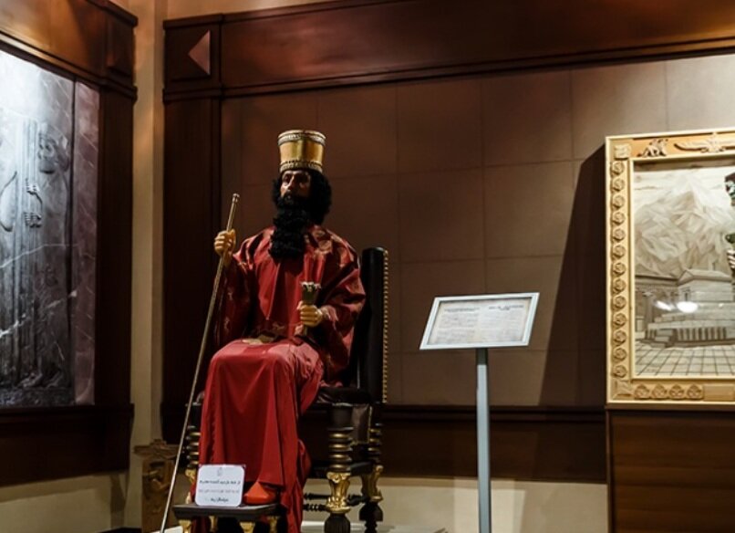 تکیه بر تخت نادری در بازار مبل تهران