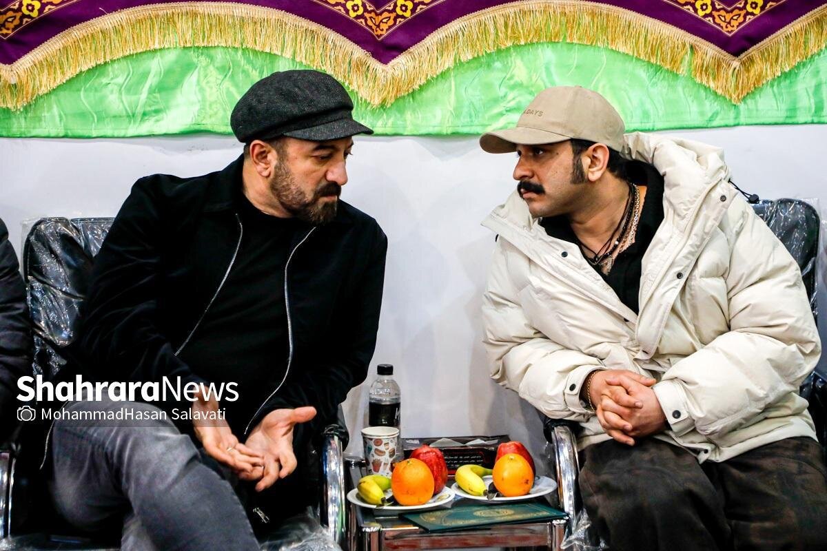 رضا عطاران با دست گچ گرفته در مراسم درگذشت پدرش ؛ مجید دلبندم هم آمده بود | تصاویر