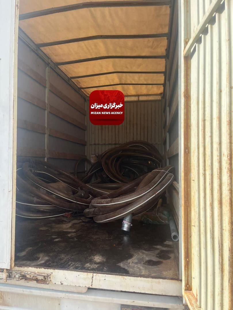 ادوات قاچاق ۲ باند بزرگ قاچاق سوخت در شهرستان بندرلنگه | تصاویر