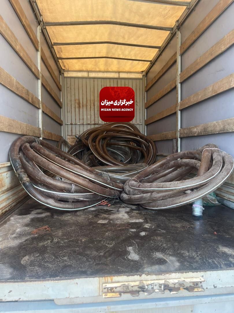 ادوات قاچاق ۲ باند بزرگ قاچاق سوخت در شهرستان بندرلنگه | تصاویر