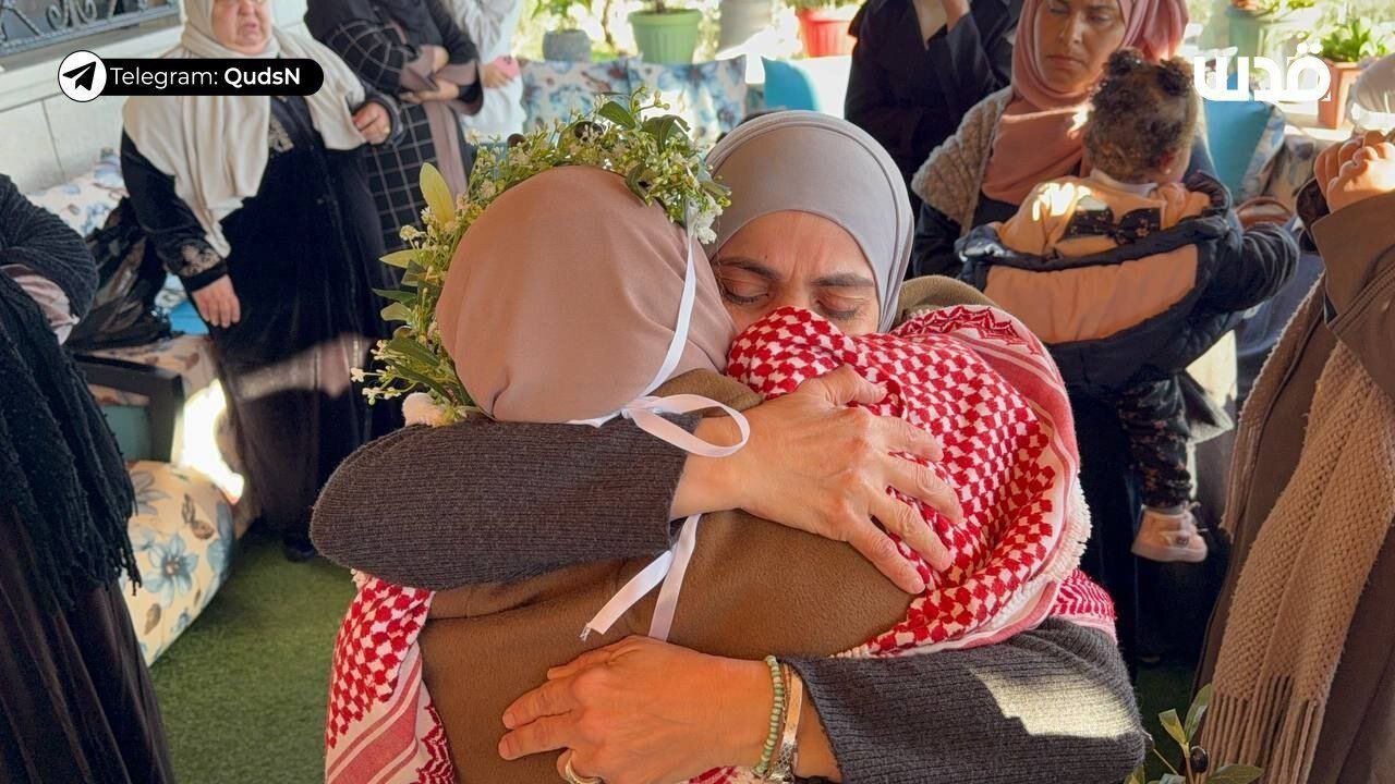 ندا صلاح، دختر اسیر فلسطینی در آغوش خانواده  | تصاویر