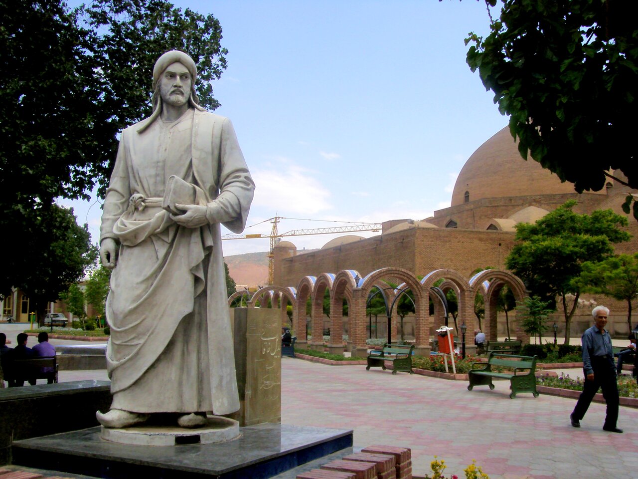 حداد عادل شعر خاقانی را به «تاج محل» تشبیه کرد | شعر خاقانی پلنگی است که رام نمیشود