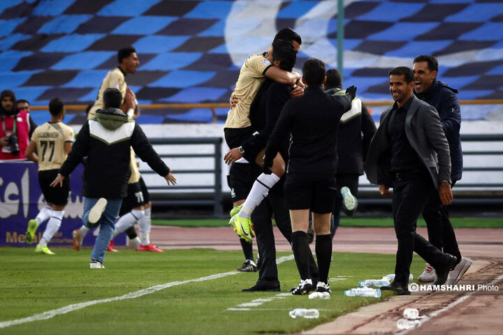 بازی فوتبال استقلال و شمس آذر قزوین