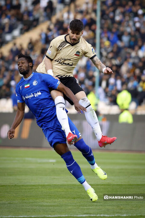 بازی فوتبال استقلال و شمس آذر قزوین