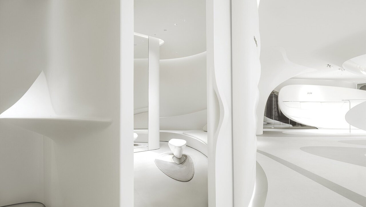 متفاوتترین طراحی زها حدید برای دکوراسیون یک بوتیک + تصاویر | ساختار بال پروانه ای ویترین بوتیک را ببینید متفاوتترین طراحی زها حدید برای دکوراسیون یک بوتیک + تصاویر | ساختار بال پروانه ای ویترین بوتیک را ببینید