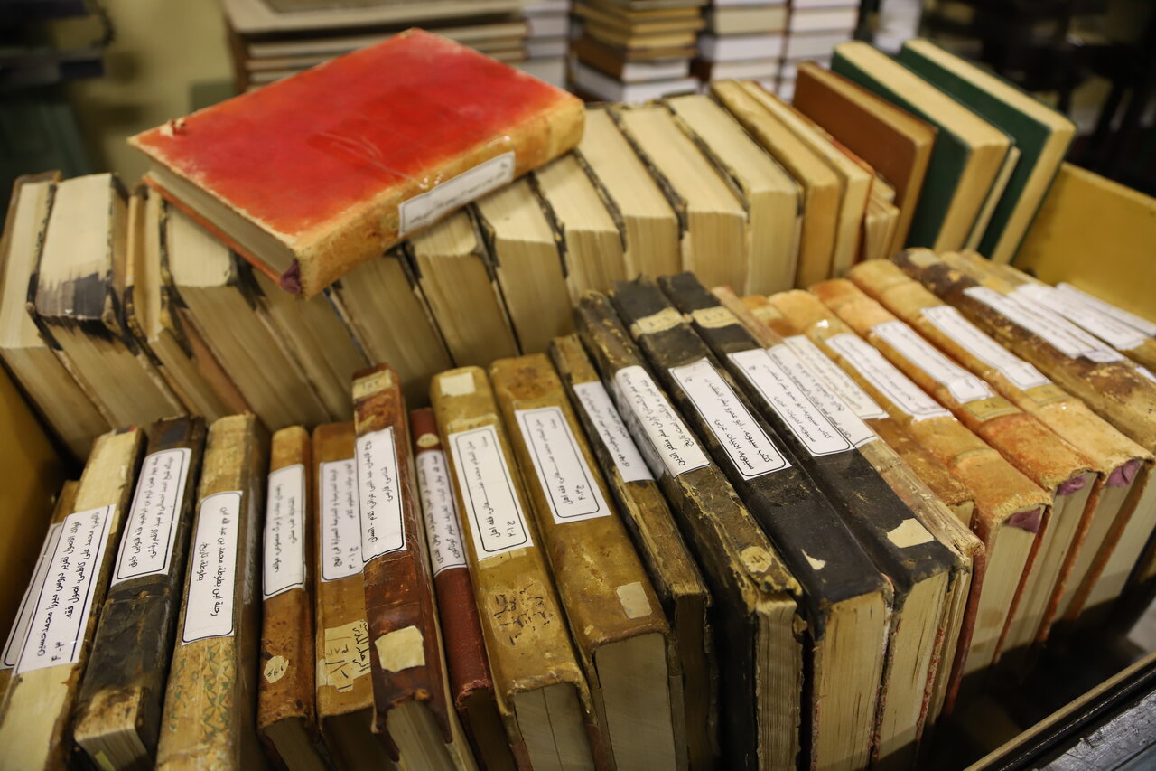 گشت و گذار در بزرگترین کتابخانه وقفی کشور