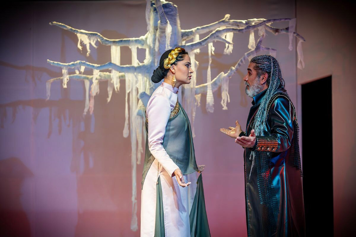 یک افتتاحیه و دو تولد، سی و چهارمین جشنواره تئاتر فجر آغاز شد