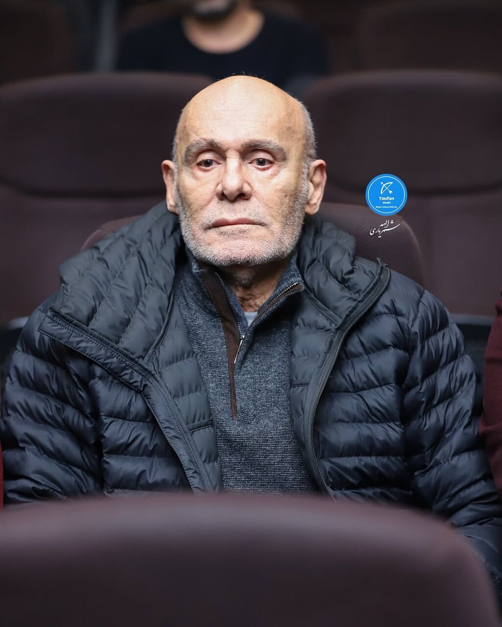 قرآن خواندن گلوریا هاردی در مراسم ترحیم مادربزرگ همسرش | چهرههایی که به این مراسم آمدند