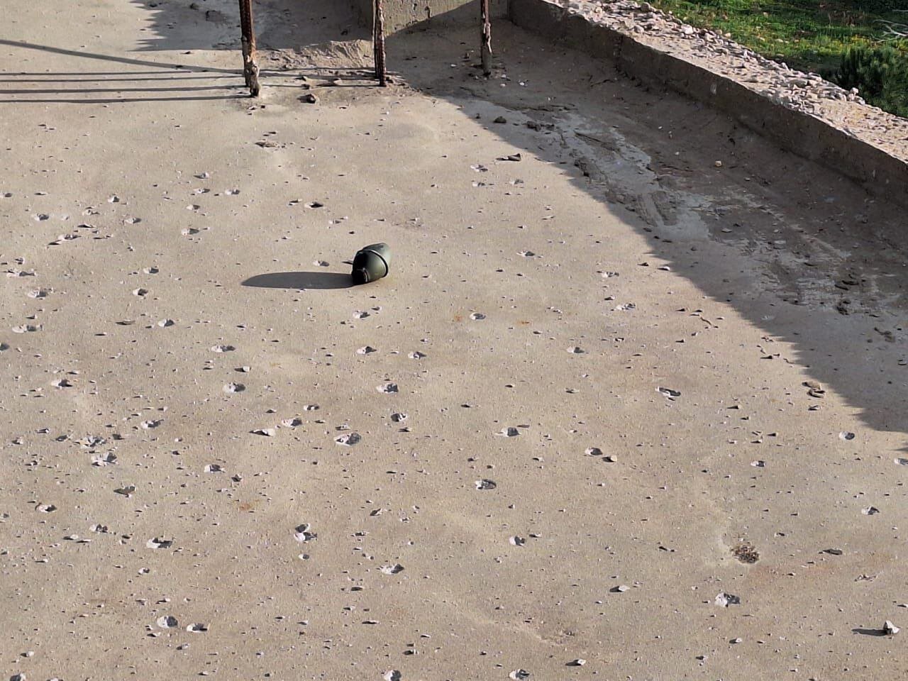 نارنجک اسرائیلی روی پشت بام خانه ای در جنوب لبنان | تصویر