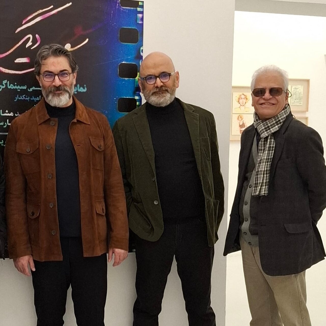 قاب دونفره پارسا پیروزفر و هدی زینالعابدین در یک نمایشگاه نقاشی