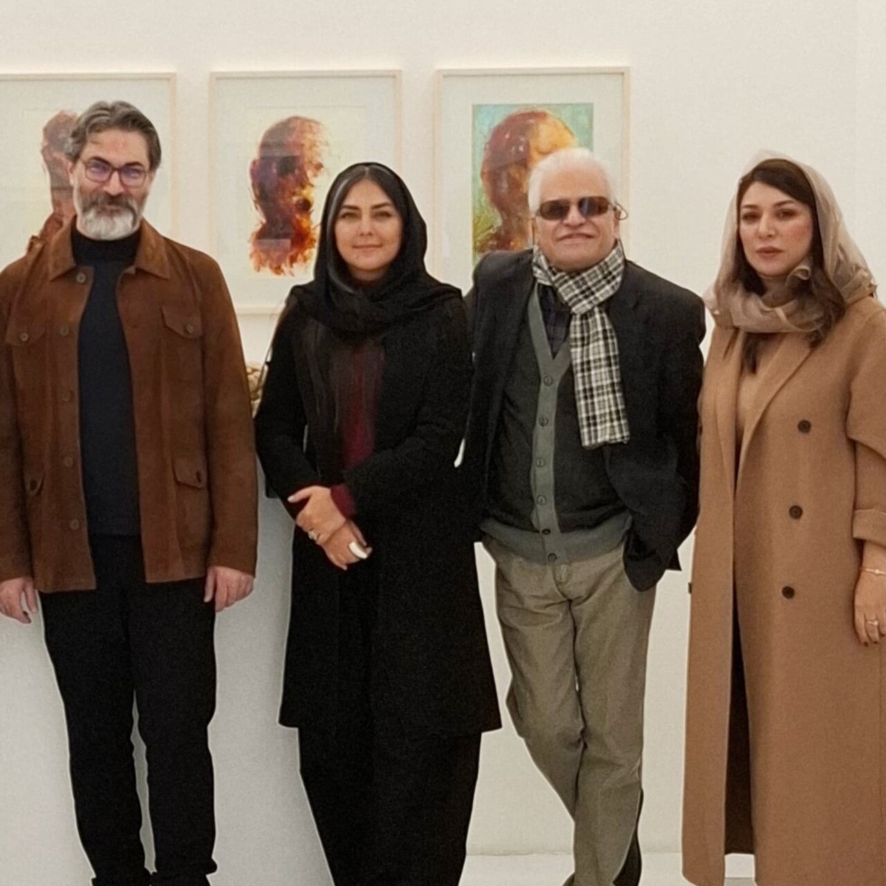 قاب دونفره پارسا پیروزفر و هدی زینالعابدین در یک نمایشگاه نقاشی