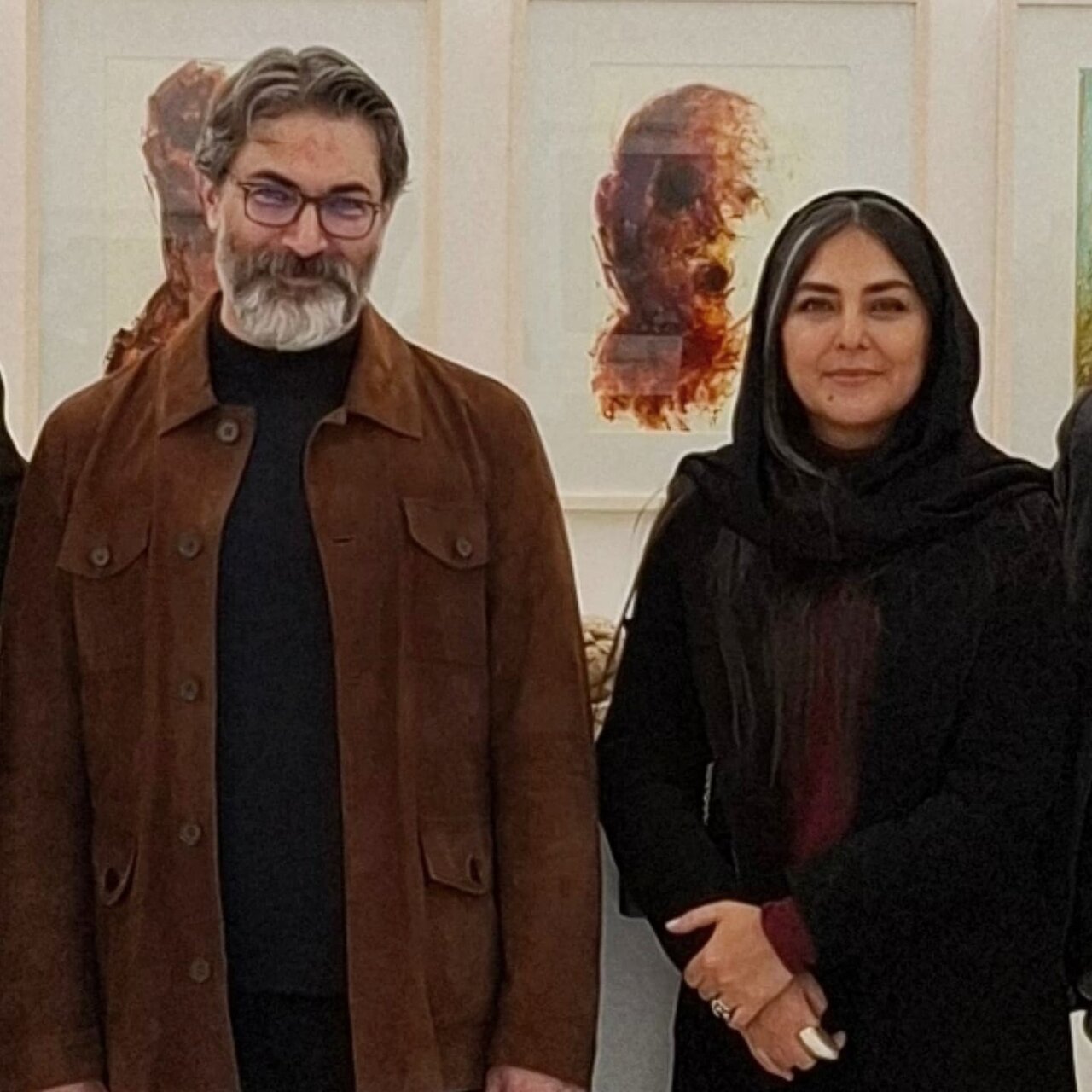 قاب دونفره پارسا پیروزفر و هدی زینالعابدین در یک نمایشگاه نقاشی